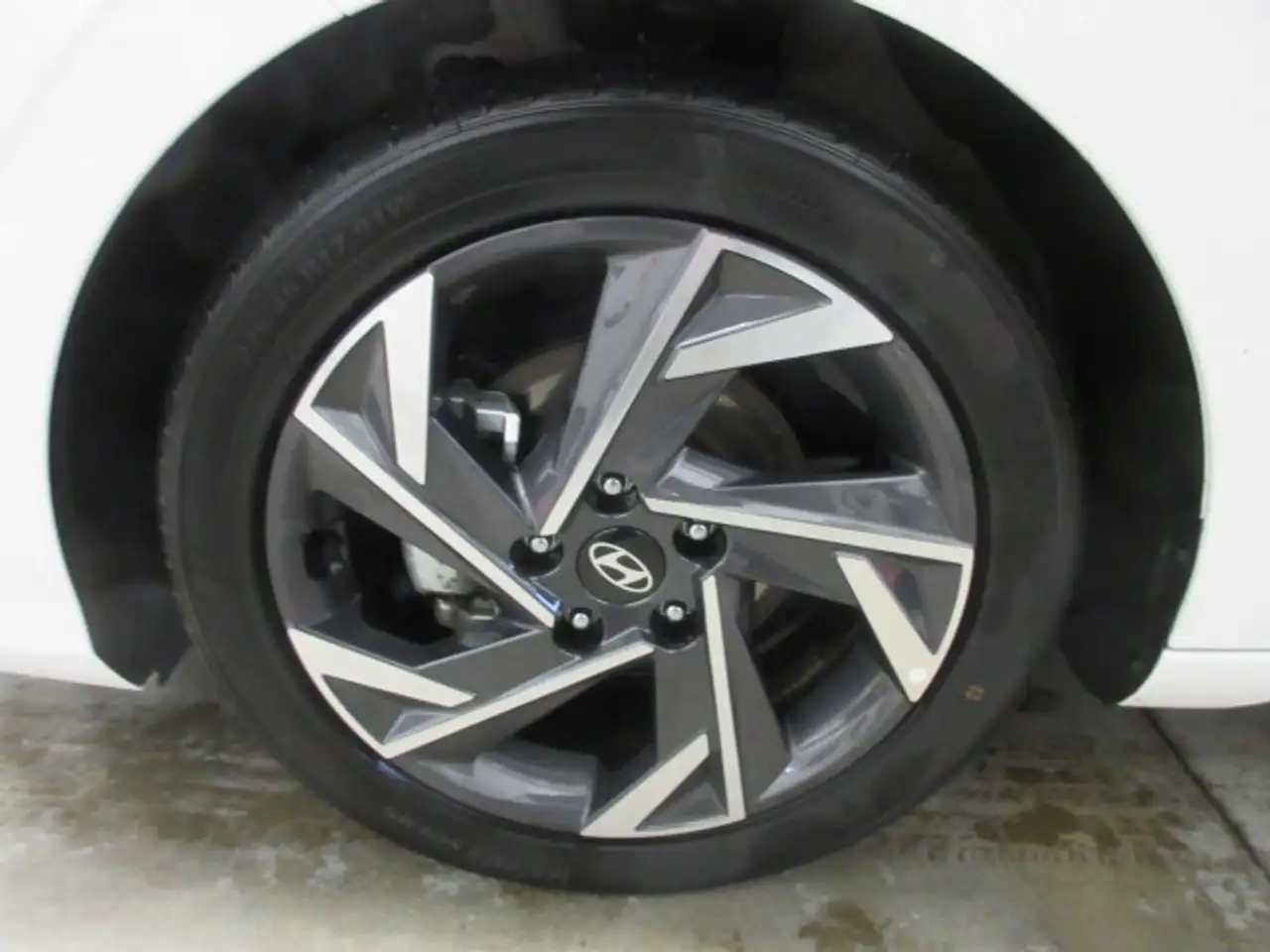 Hyundai ELANTRA снимка Hyundai ELANTRA