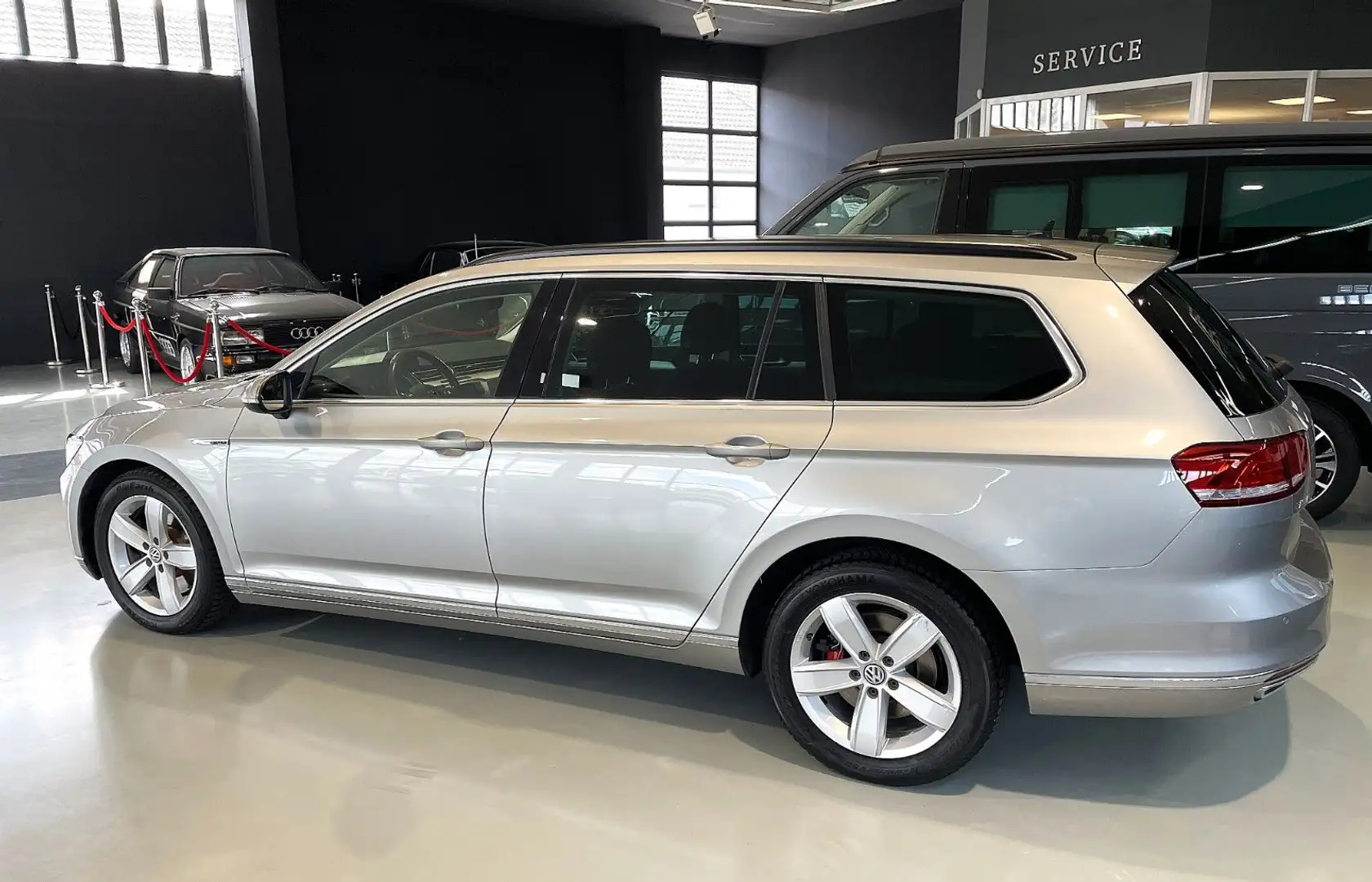Volkswagen Passat Variant 240PS 4Mot DSG+Standh+LED+AHK+Rfk Gris - 2