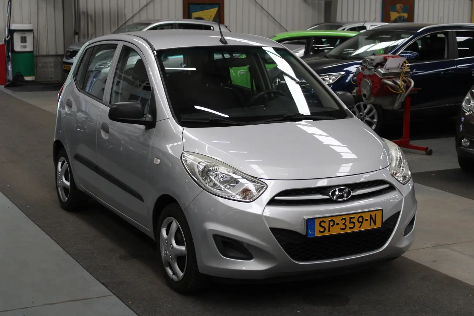 Hyundai i10 1.1 i-Catcher Airco, Isofix, Stuurbekrachtiging Grijs - 2