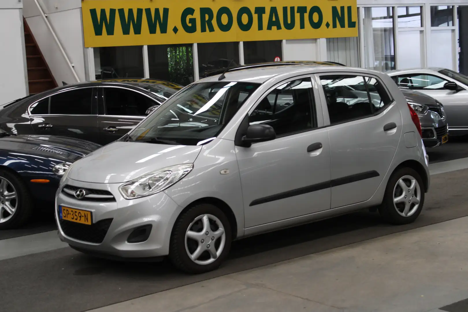 Hyundai i10 1.1 i-Catcher Airco, Isofix, Stuurbekrachtiging Grijs - 1