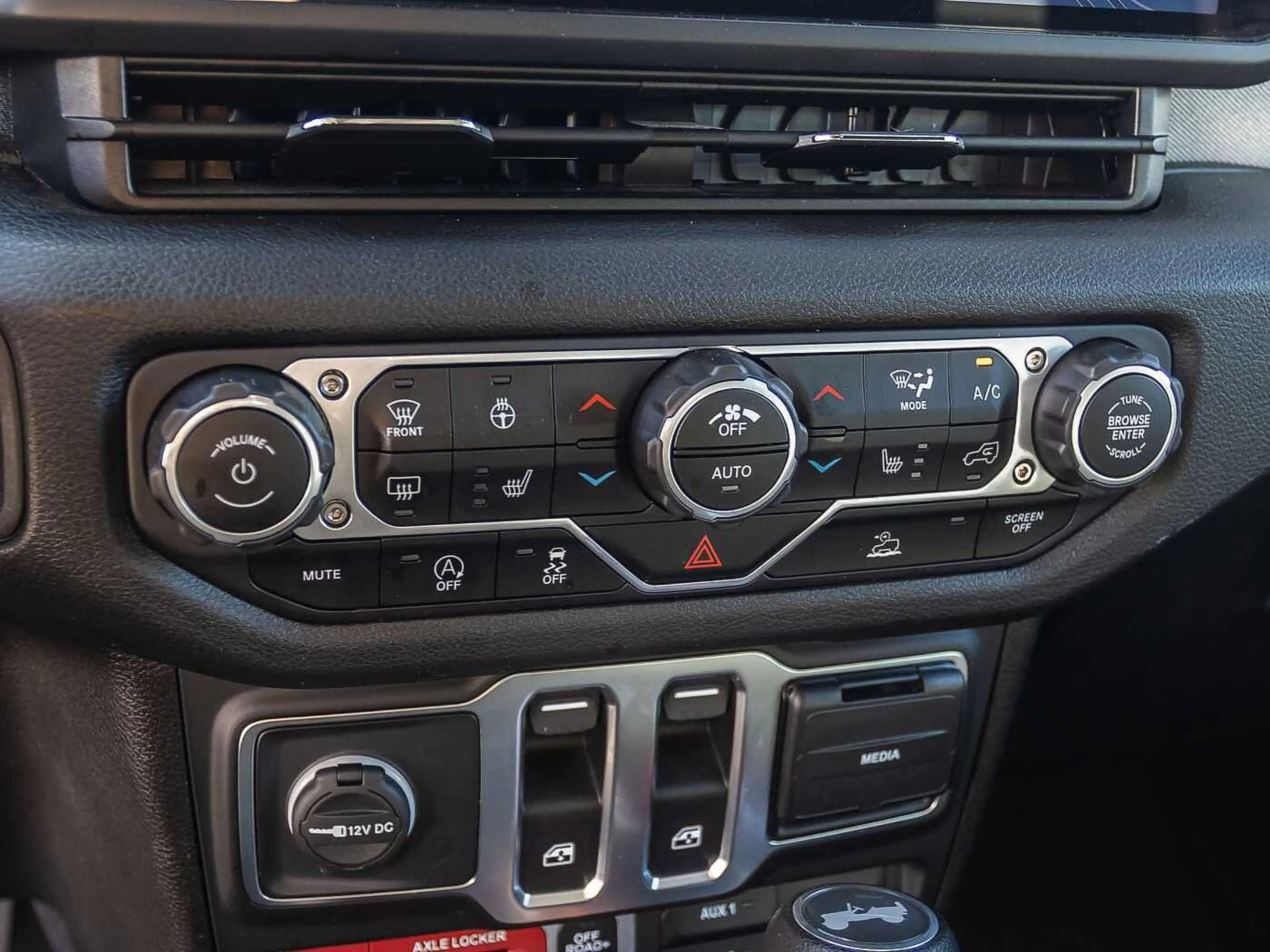 Jeep Wrangler 2.0 T-GDI WILLYS 4x4 el.Trittbretter — photo 15
