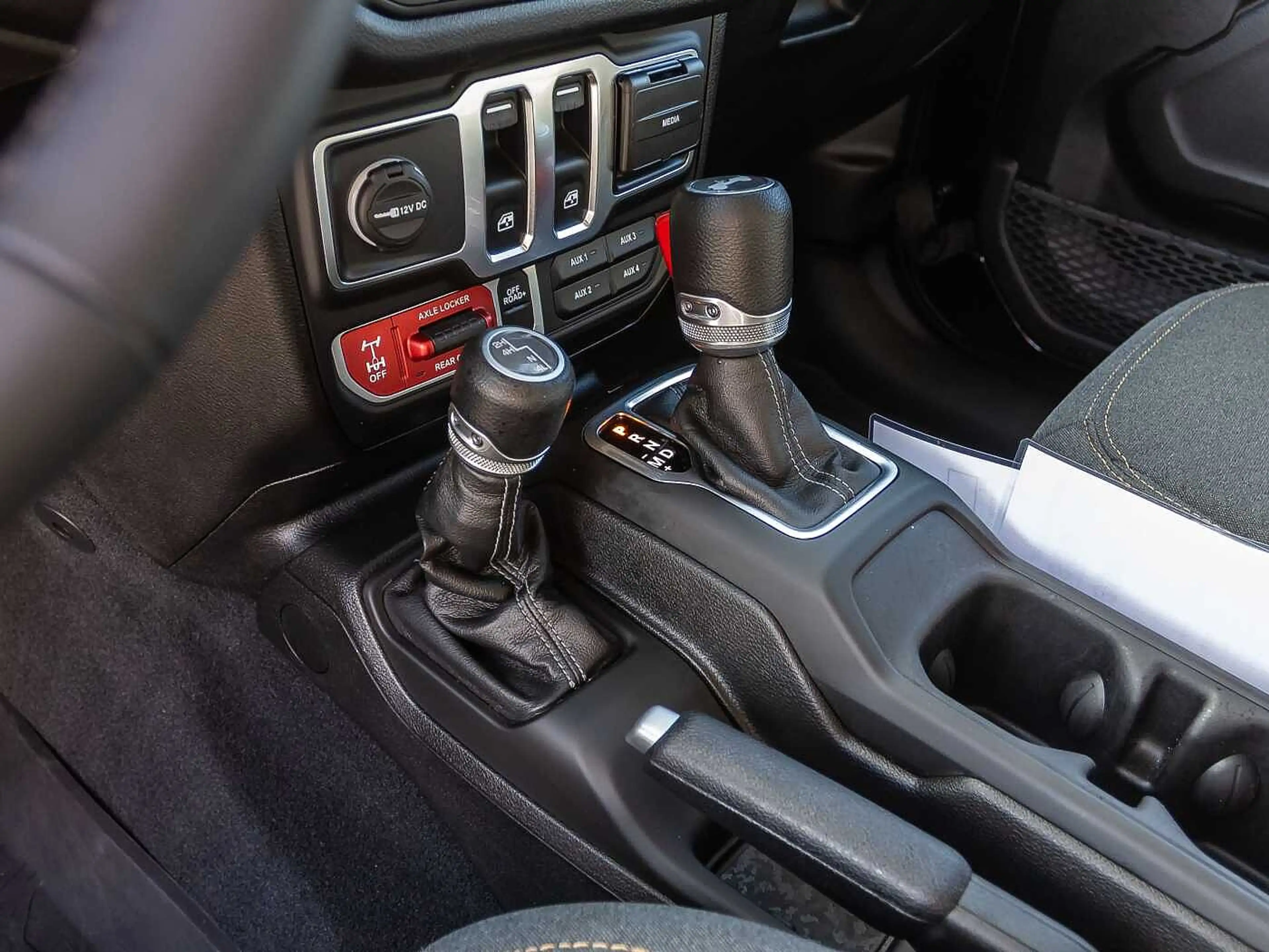 Jeep Wrangler 2.0 T-GDI WILLYS 4x4 el.Trittbretter — photo 13