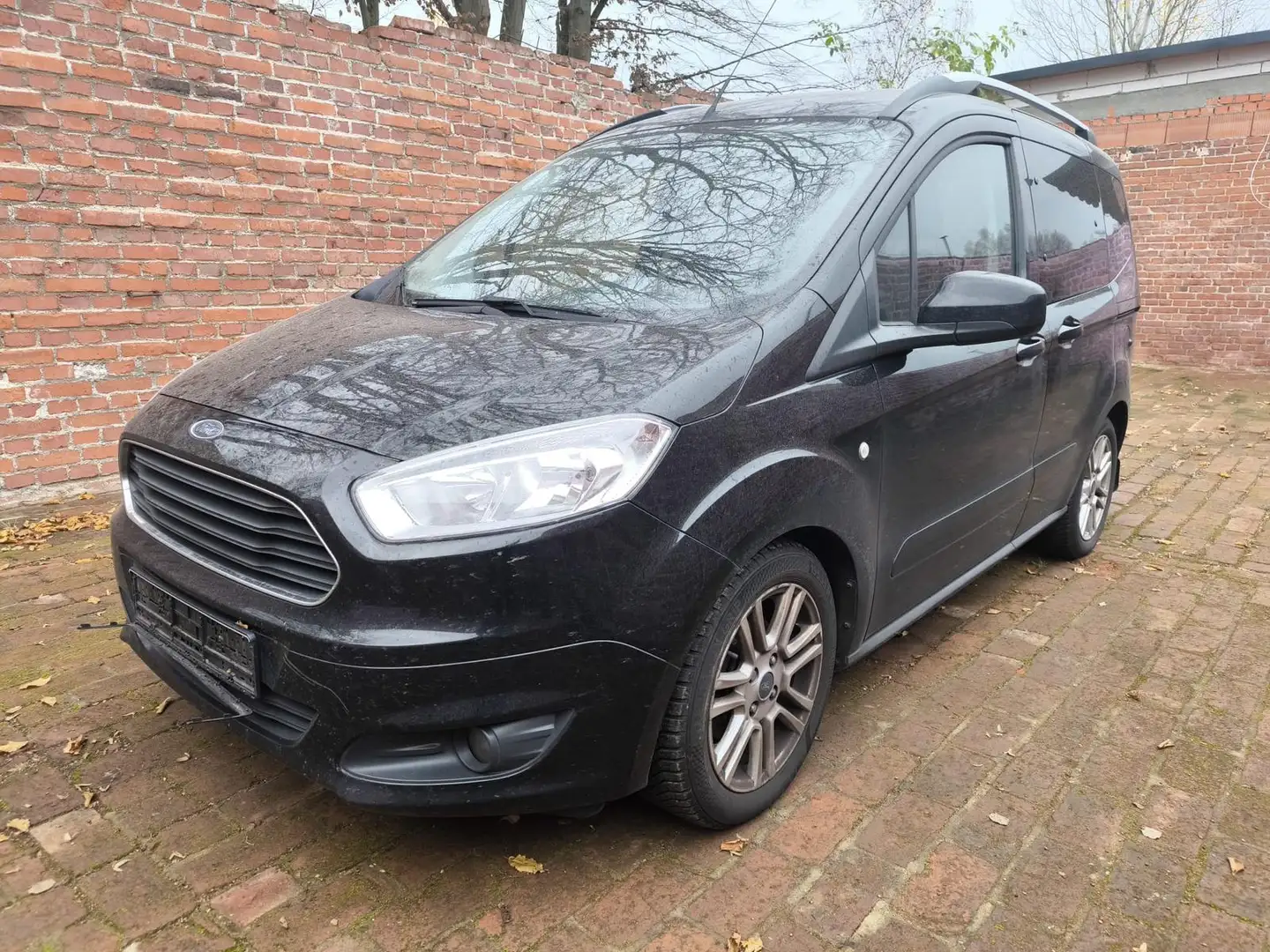 Ford Tourneo Courier Titanium 1.0i Kein Öldruck Schwarz - 1