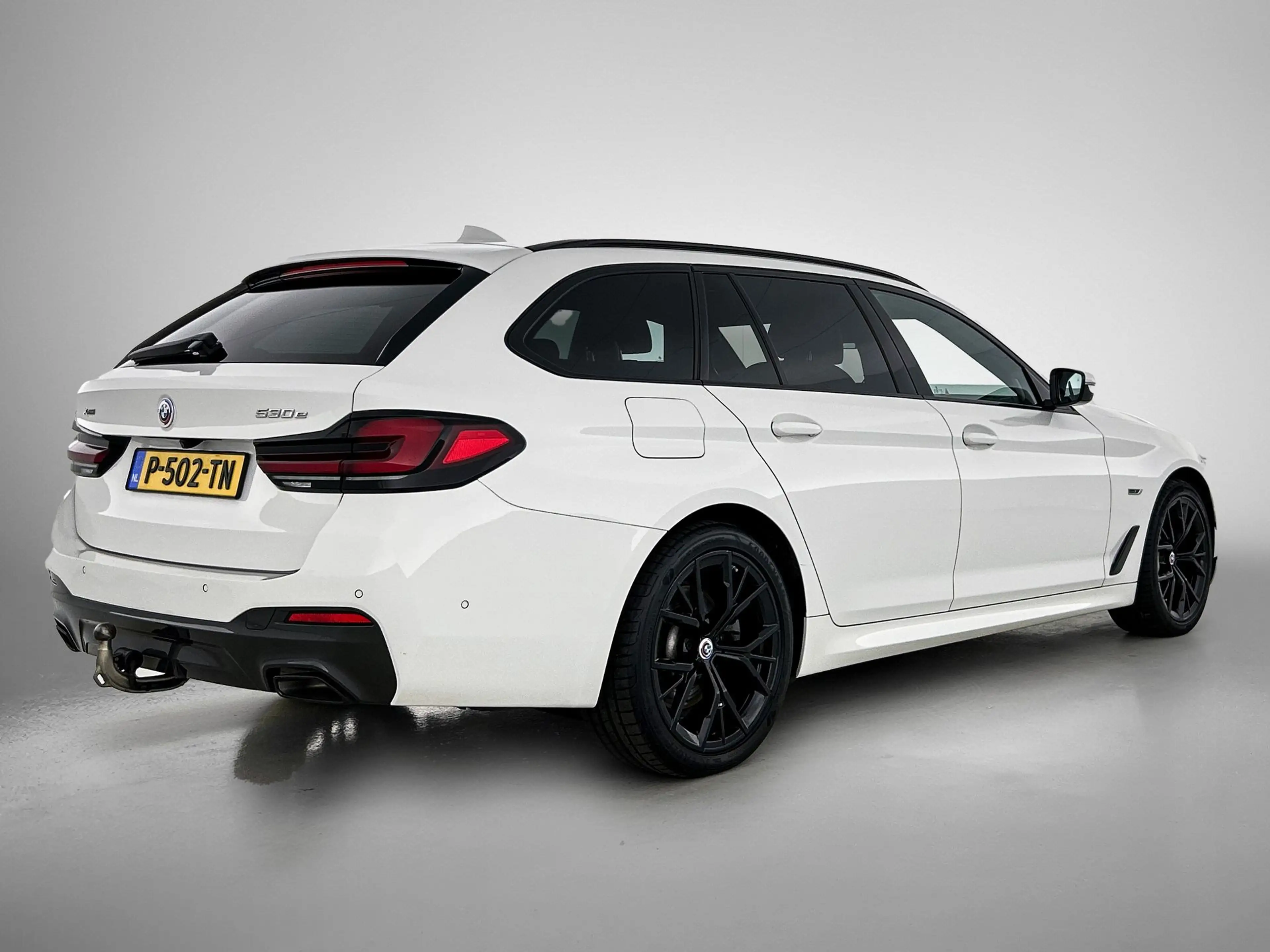 BMW 530 5-serie Touring 530e M-Sport / Anniversary / X-Dri — photo 5