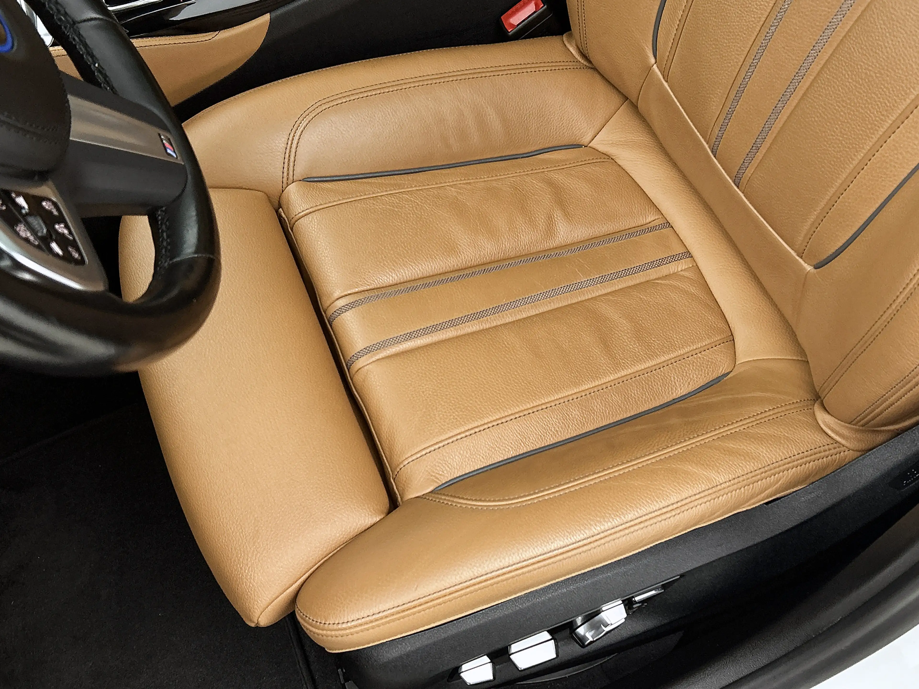 BMW 530 5-serie Touring 530e M-Sport / Anniversary / X-Dri — photo 22