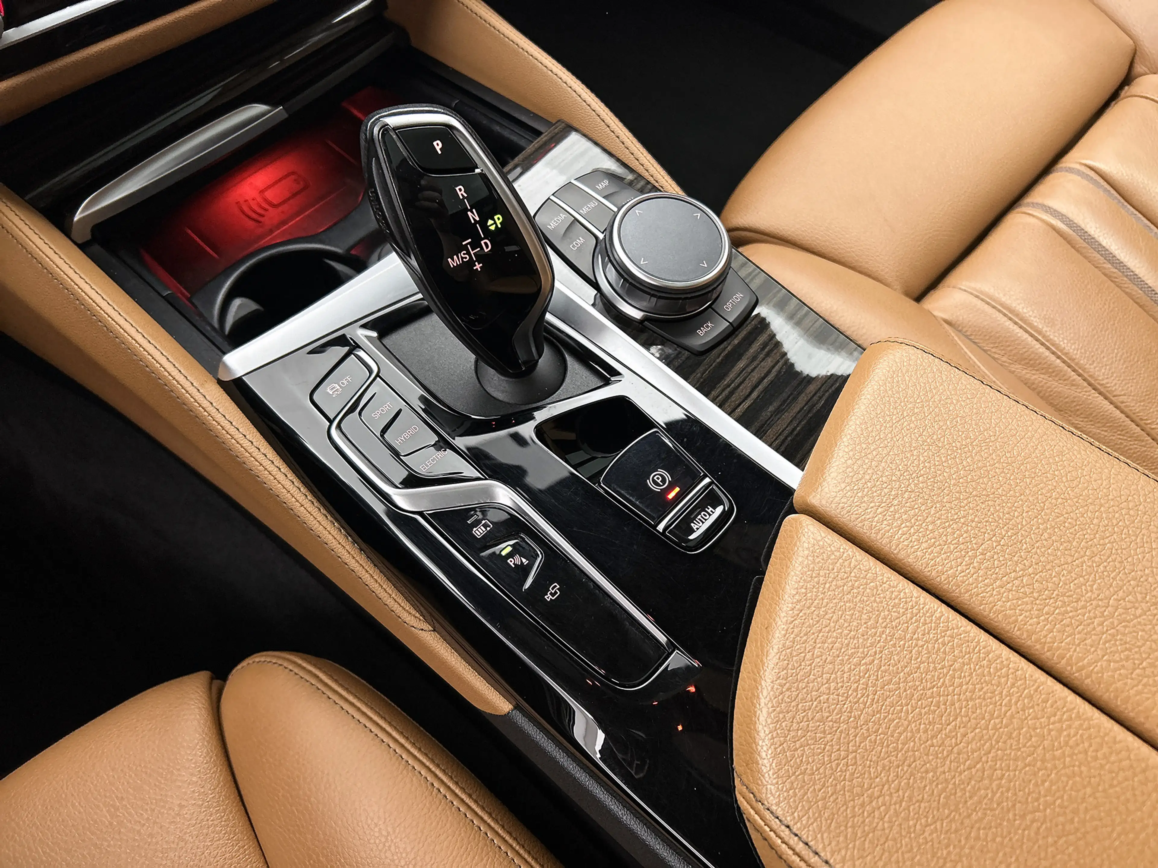 BMW 530 5-serie Touring 530e M-Sport / Anniversary / X-Dri — photo 41