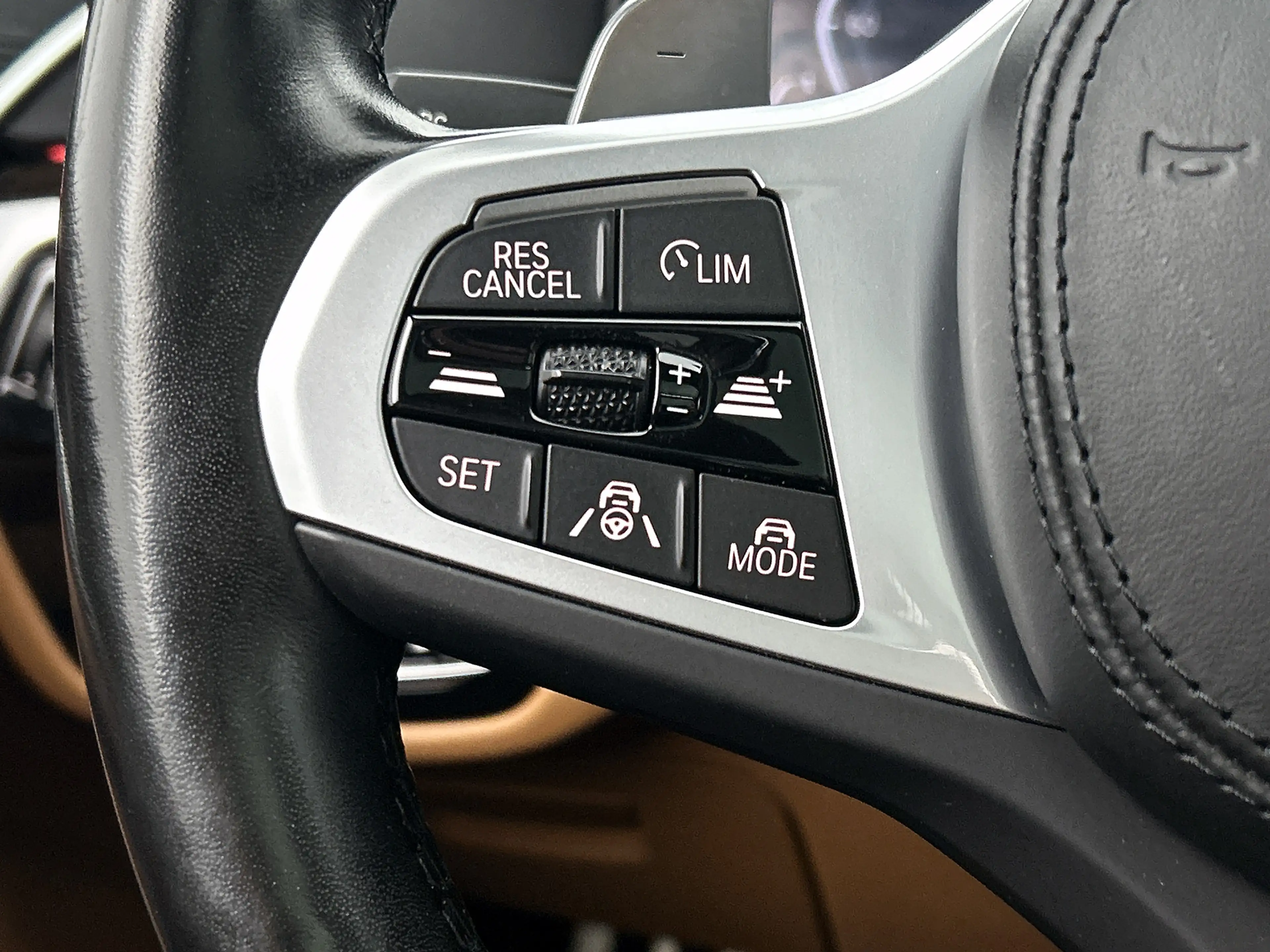 BMW 530 5-serie Touring 530e M-Sport / Anniversary / X-Dri — photo 8