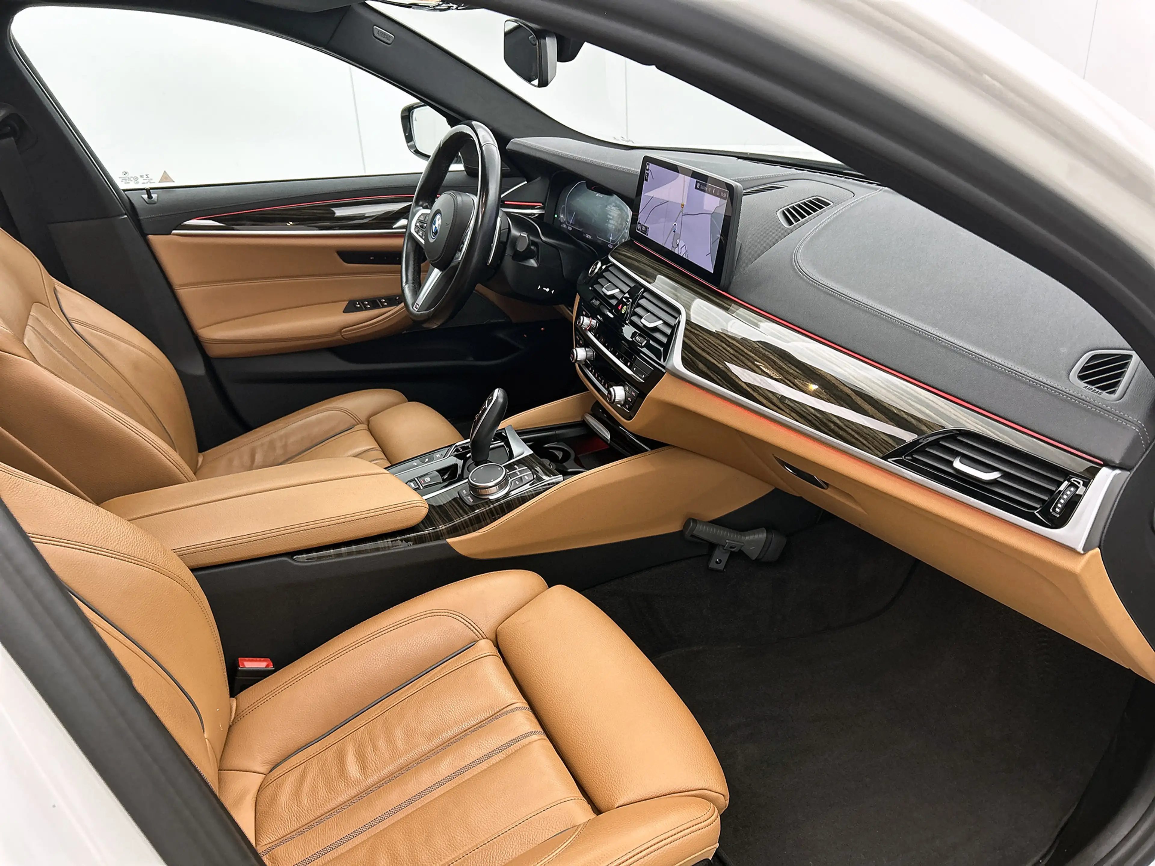 BMW 530 5-serie Touring 530e M-Sport / Anniversary / X-Dri — photo 2