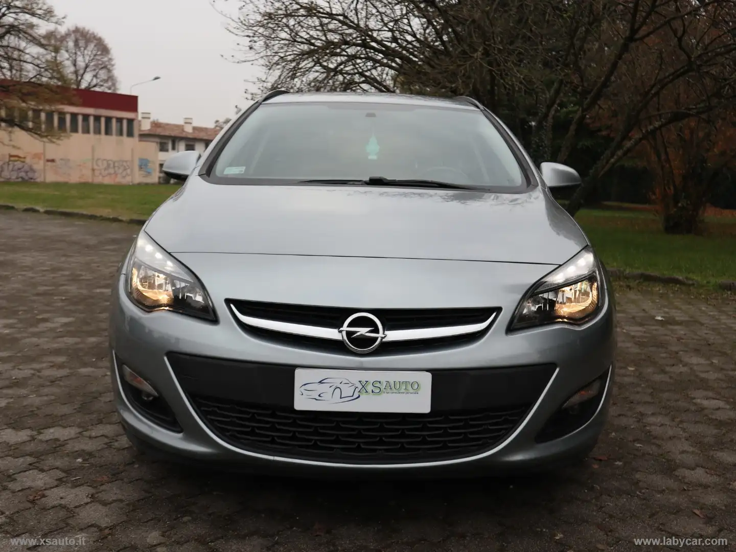 Opel Astra 1.4 T 140 CV ST Cosmo Gris - 2