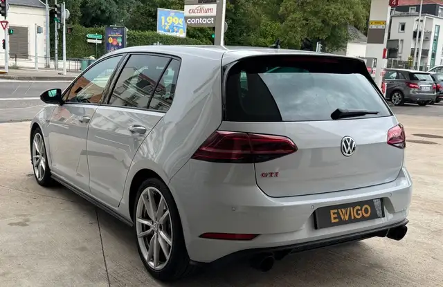 Volkswagen Golf view 5
