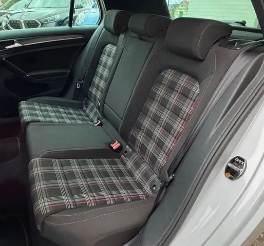 Volkswagen Golf view 9