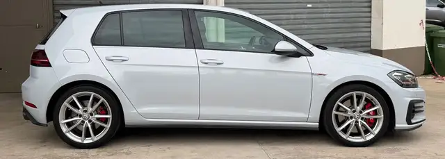 Volkswagen Golf view 2