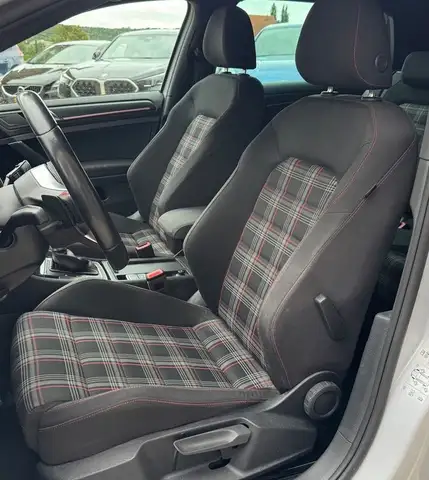 Volkswagen Golf view 8