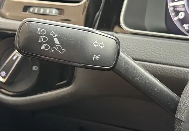 Volkswagen Golf view 13