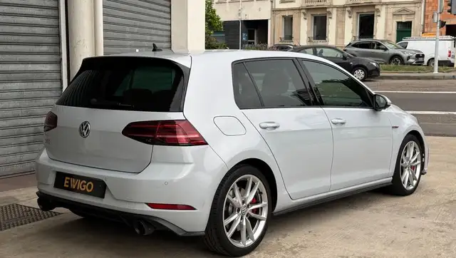 Volkswagen Golf view 3