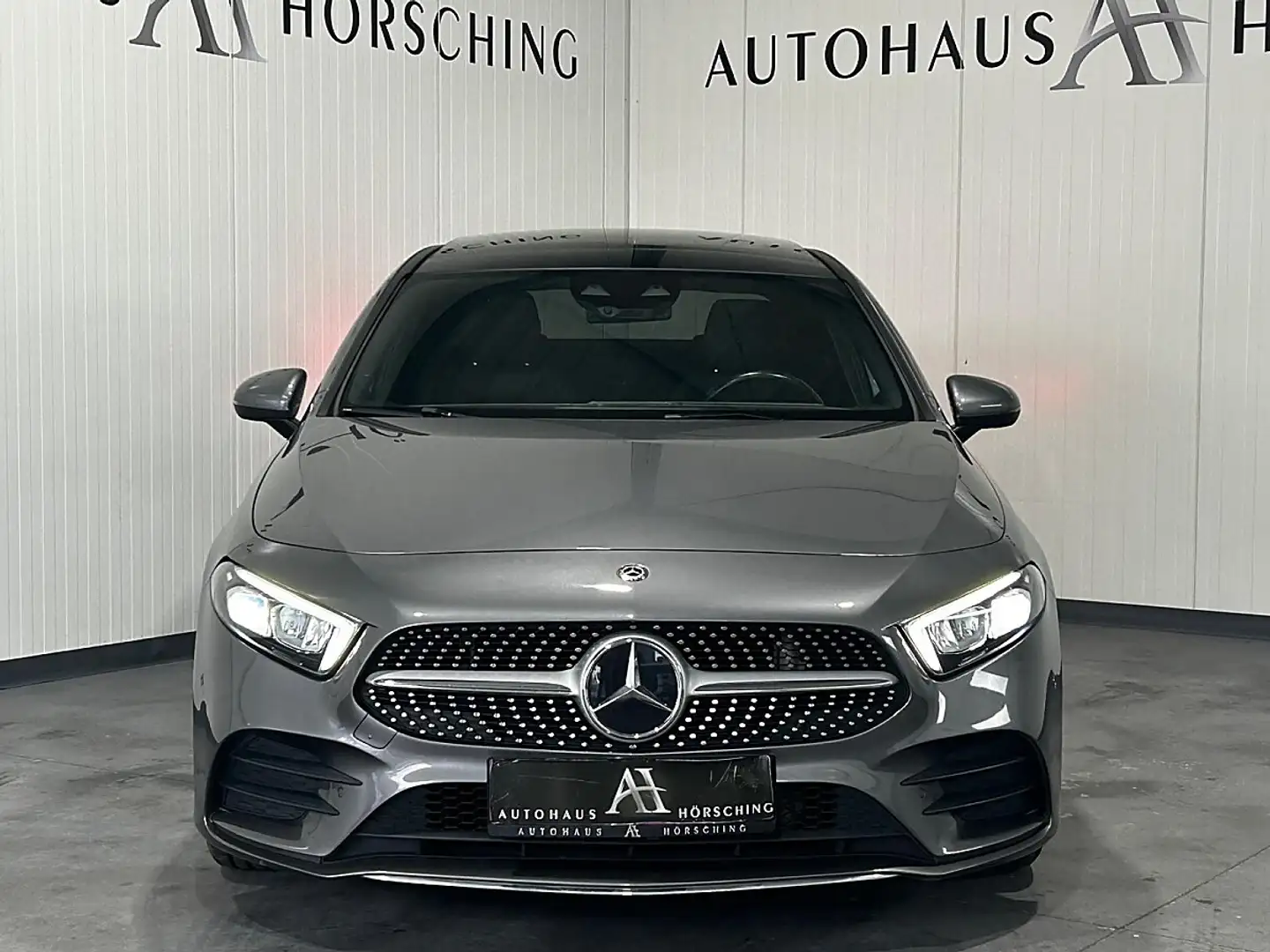 Mercedes-Benz A 180 d Limousine Aut. Grau - 2