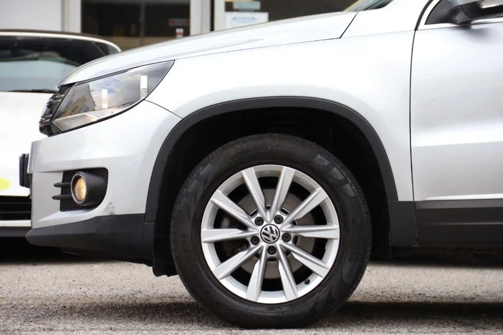 Volkswagen Tiguan 2.0 TDI 140CV 4MOTION DSG Sport & Style Grau - 2