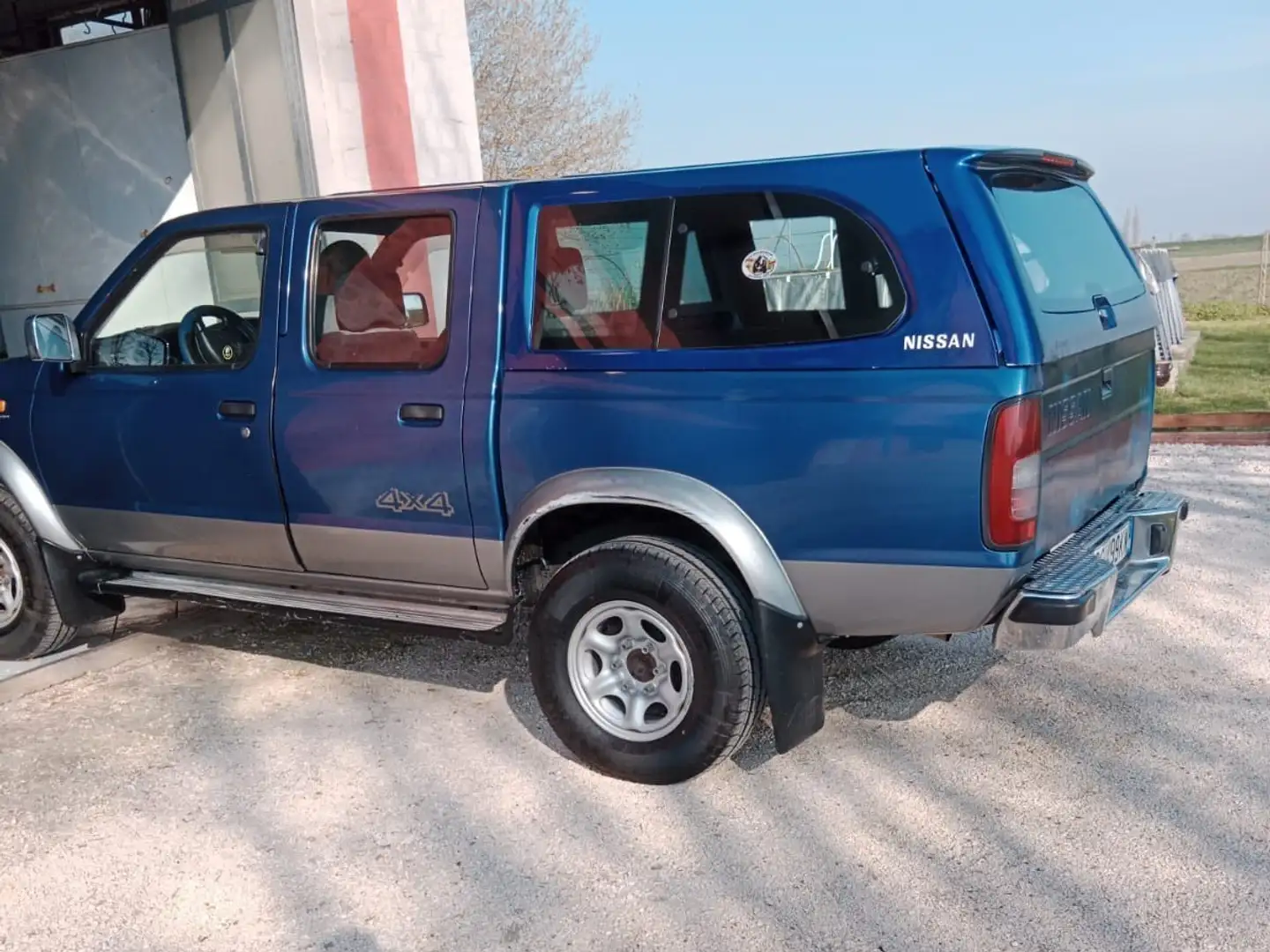 Nissan King Cab Double 2.5 c/airbag,CL,clima Modrá - 2