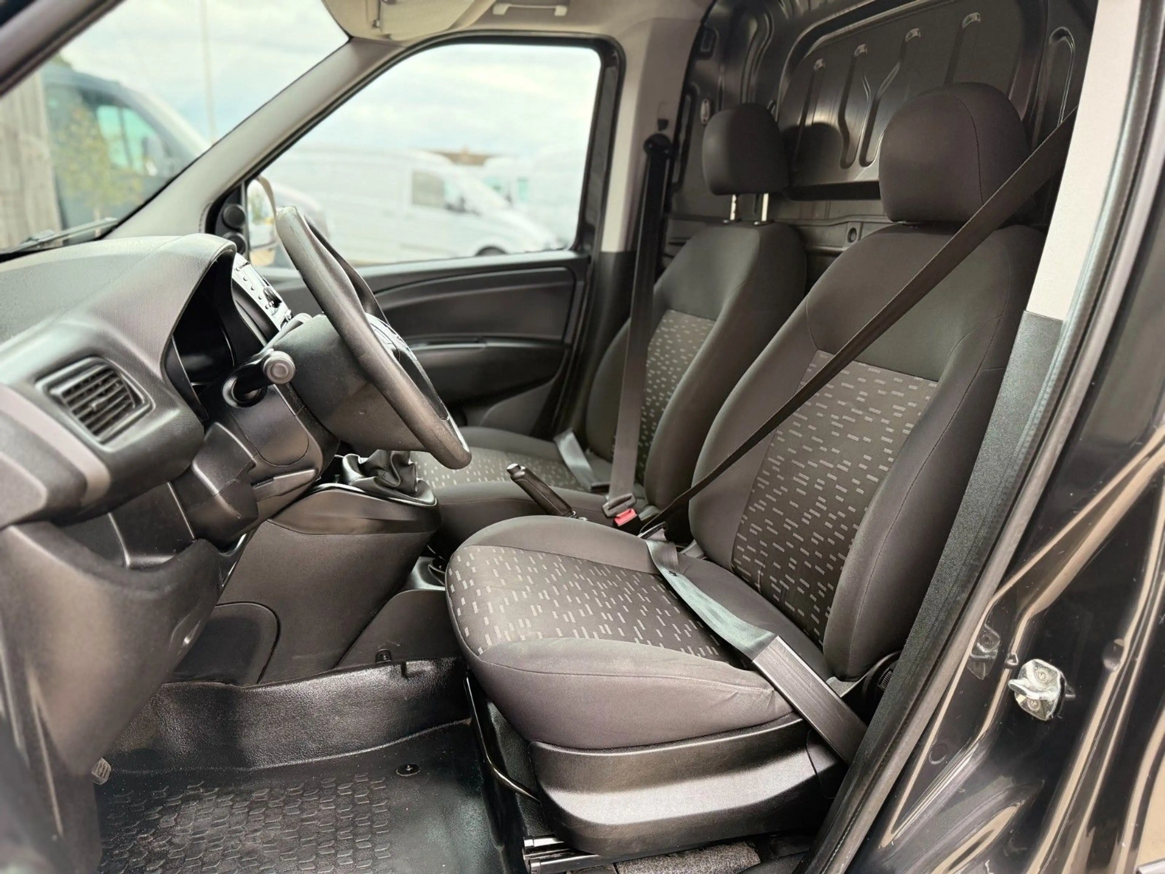 Opel Combo 1.3 CDTi L1H1 ecoFLEX 66 kW — photo 14