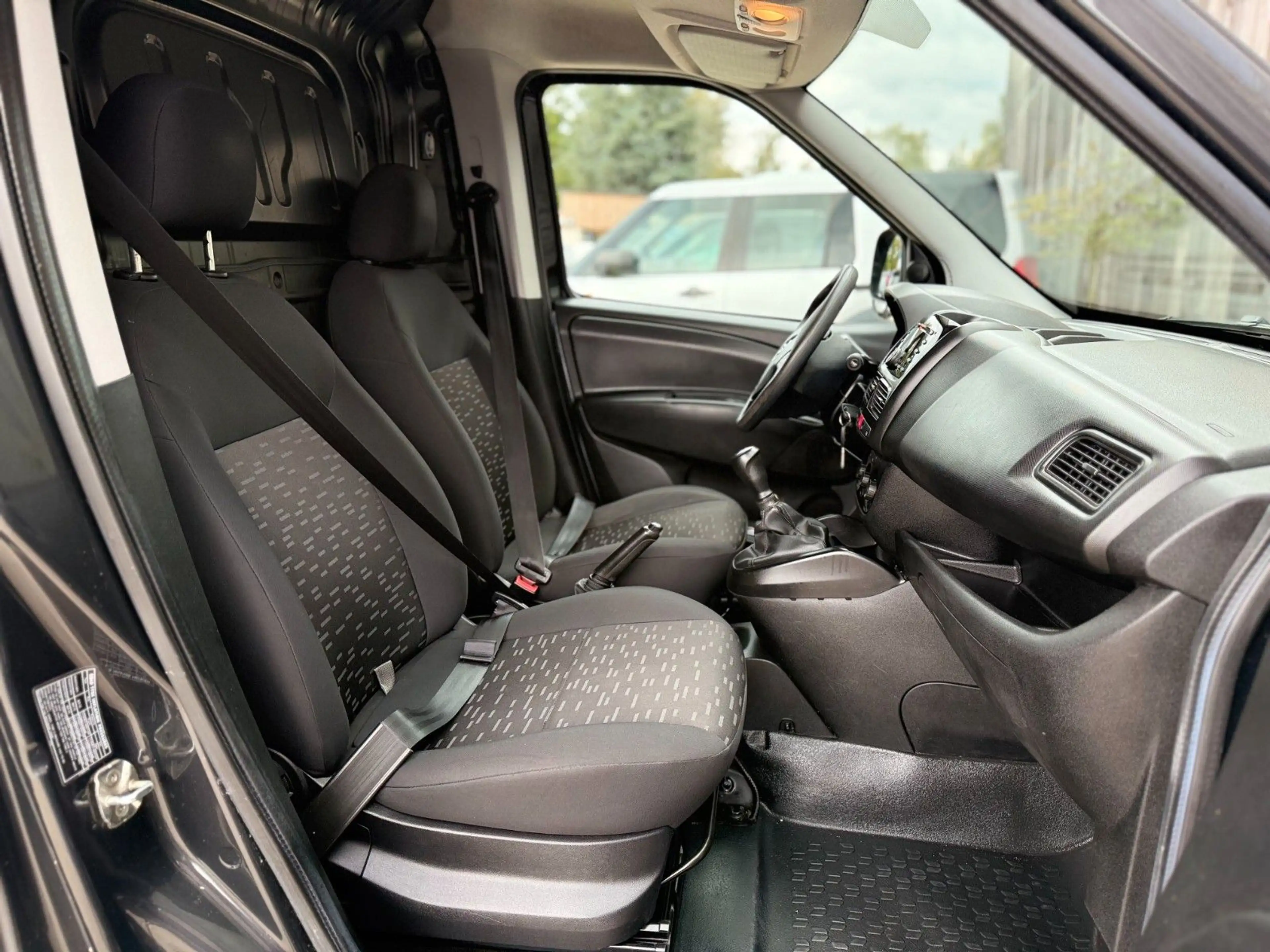 Opel Combo 1.3 CDTi L1H1 ecoFLEX 66 kW — photo 15