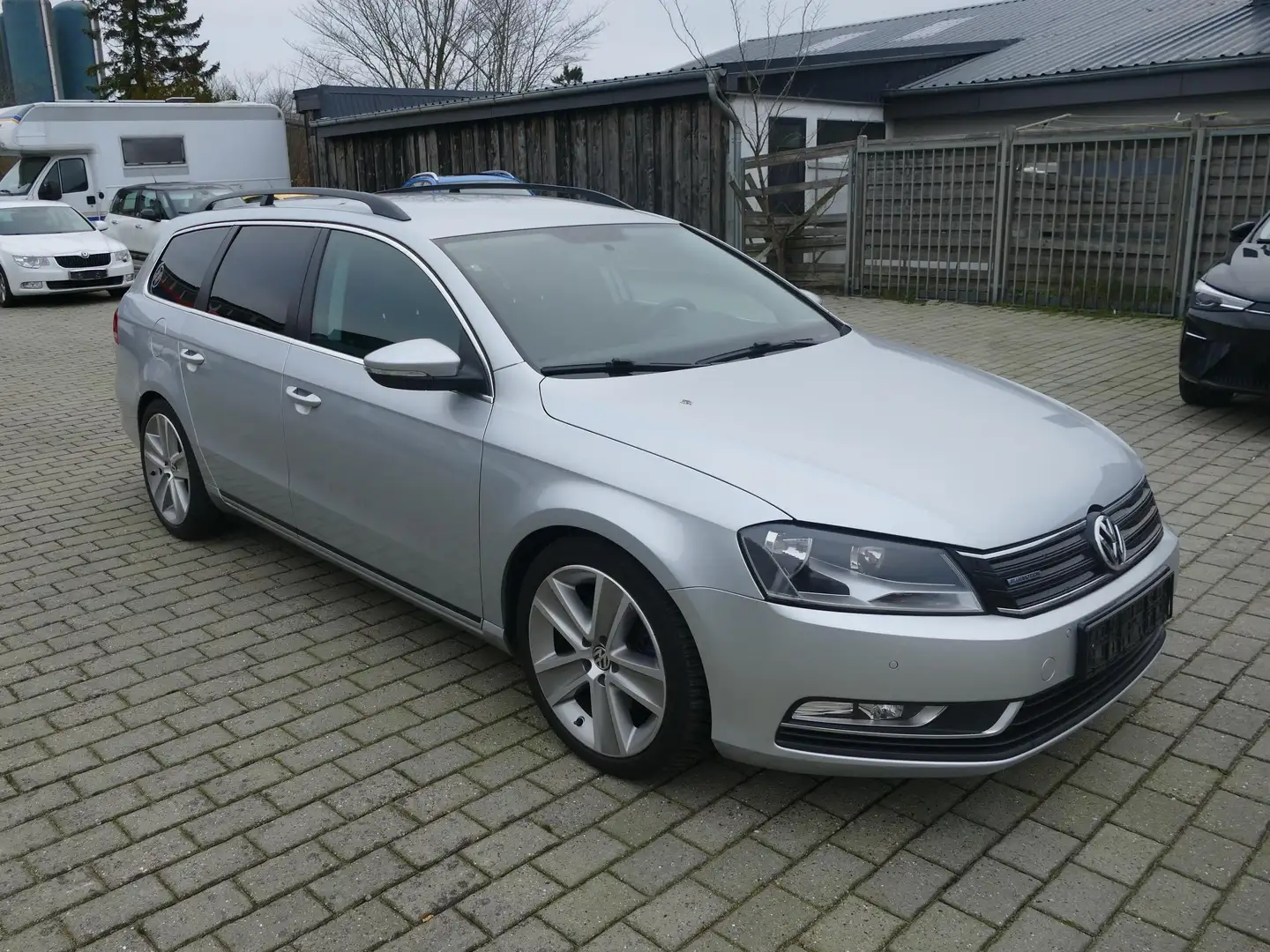 Volkswagen Passat 1.6 TDI Variant Kombi Klimaautomatik Einparkhilfe Silber - 2