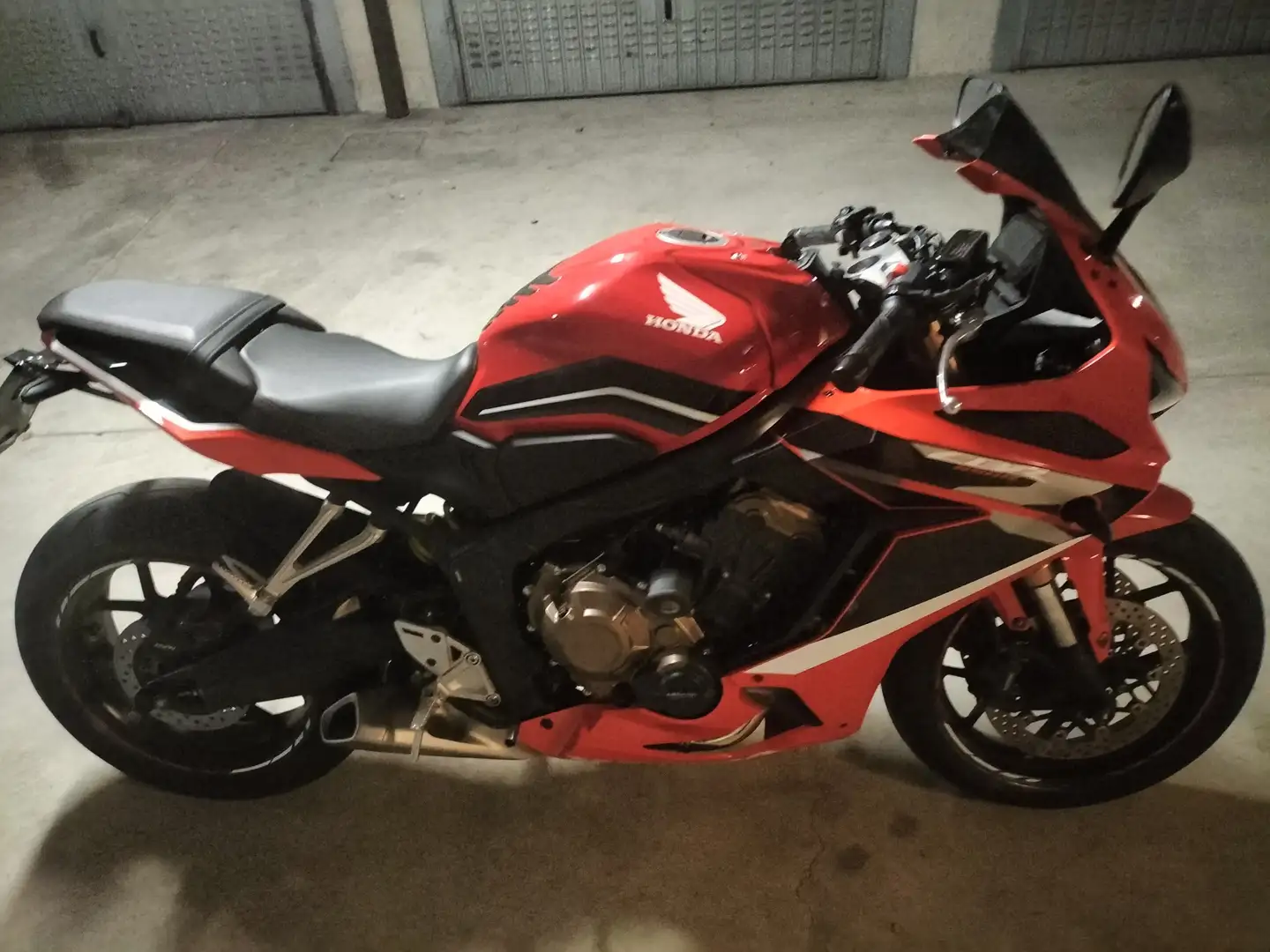 Honda CBR 650 Rosso - 1