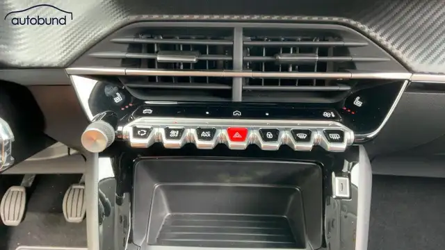 Peugeot 208 view 13