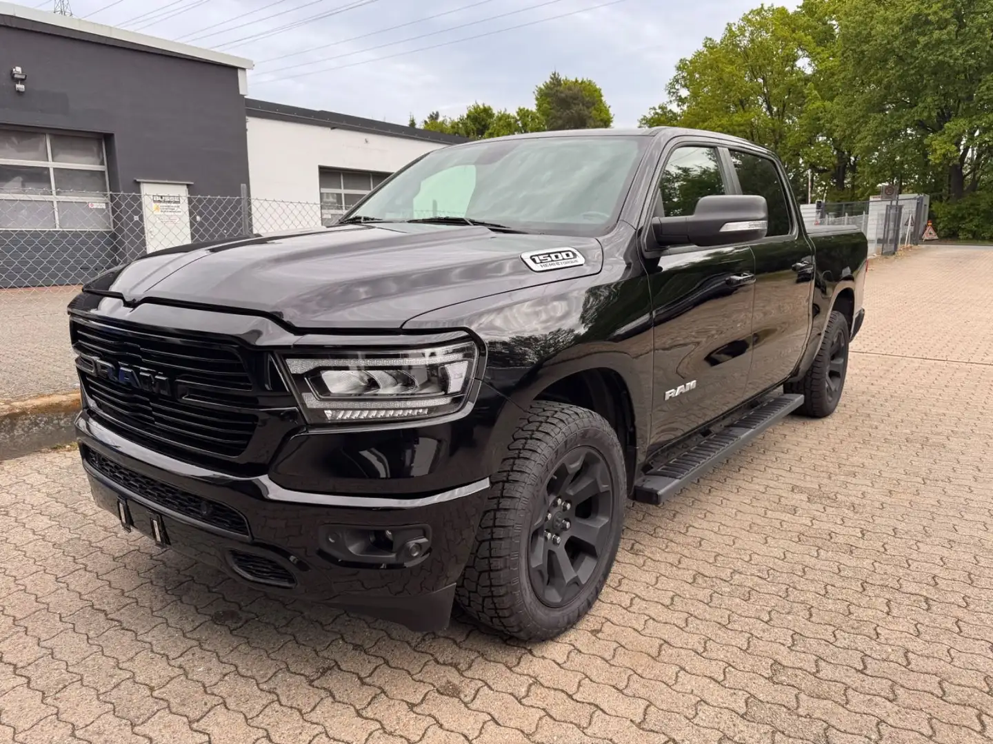 Dodge RAM 5,7 Hemi Crew 4x4 eTorque/ LED/ LPG/ Carplay Noir - 1