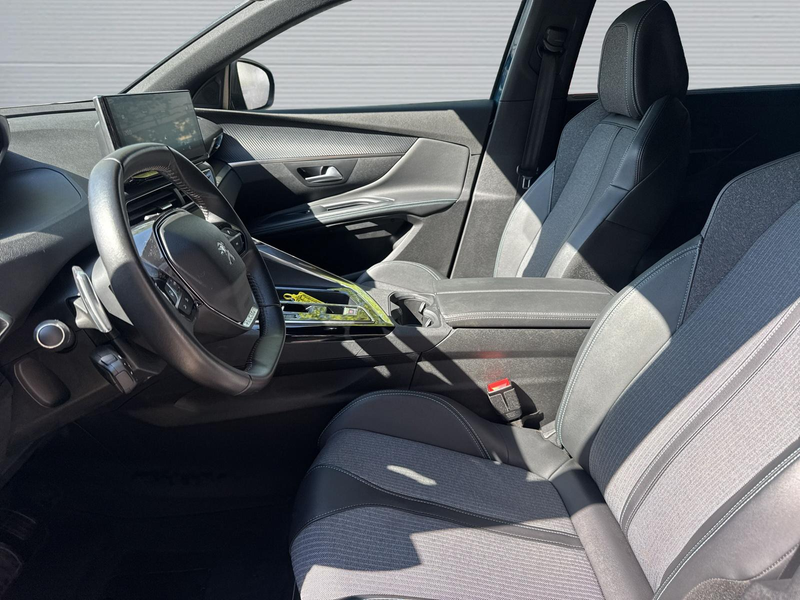 Peugeot 5008 1.5 Blue-HDI FAP Allure Pack AT 7-Si+Navi+R-Kam+ — photo 11