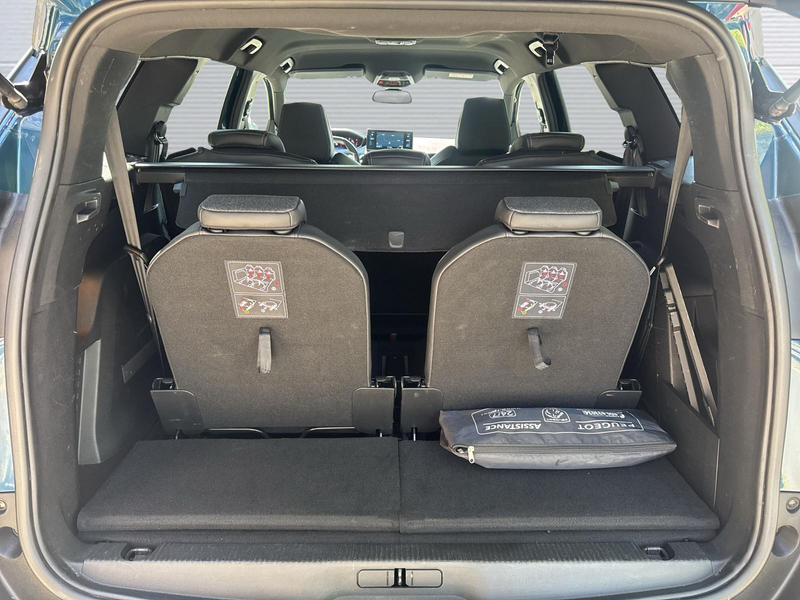 Peugeot 5008 1.5 Blue-HDI FAP Allure Pack AT 7-Si+Navi+R-Kam+ — photo 5