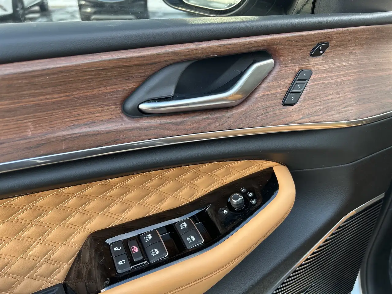Jeep Grand Cherokee снимка Jeep Grand Cherokee