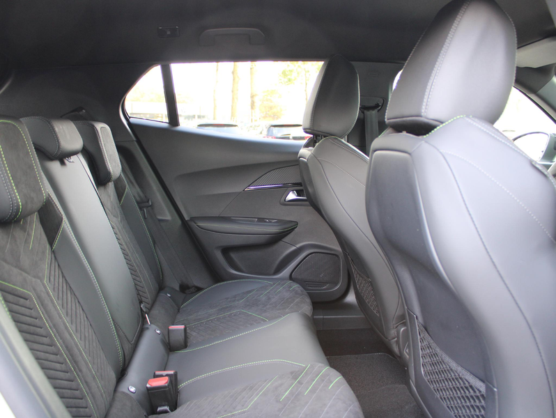 Peugeot 2008 1.2 Hybrid 145 GT VOORRAAD KORTING — photo 7