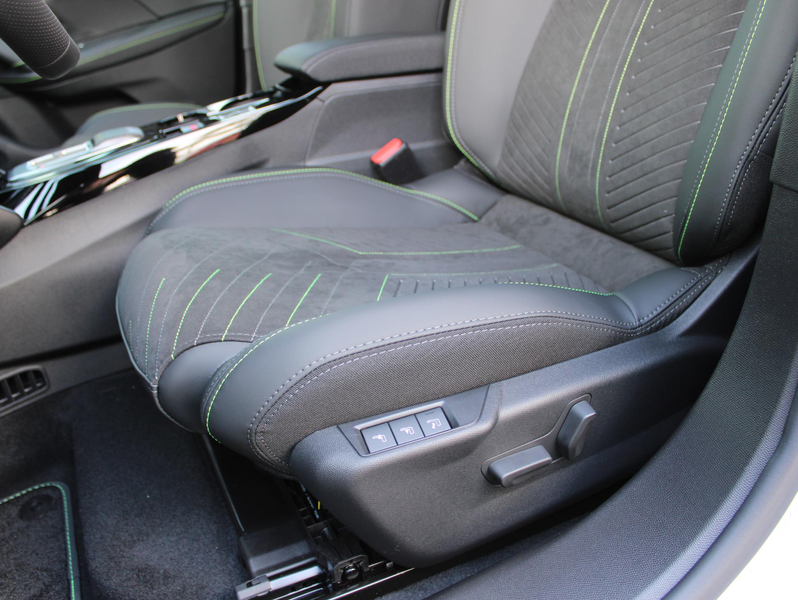 Peugeot 2008 1.2 Hybrid 145 GT VOORRAAD KORTING — photo 11