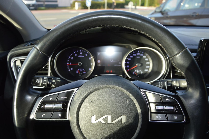 Kia Ceed / cee'd Sportswagon Spirit SHZ / Kamera / CarPlay / DAB / — photo 10