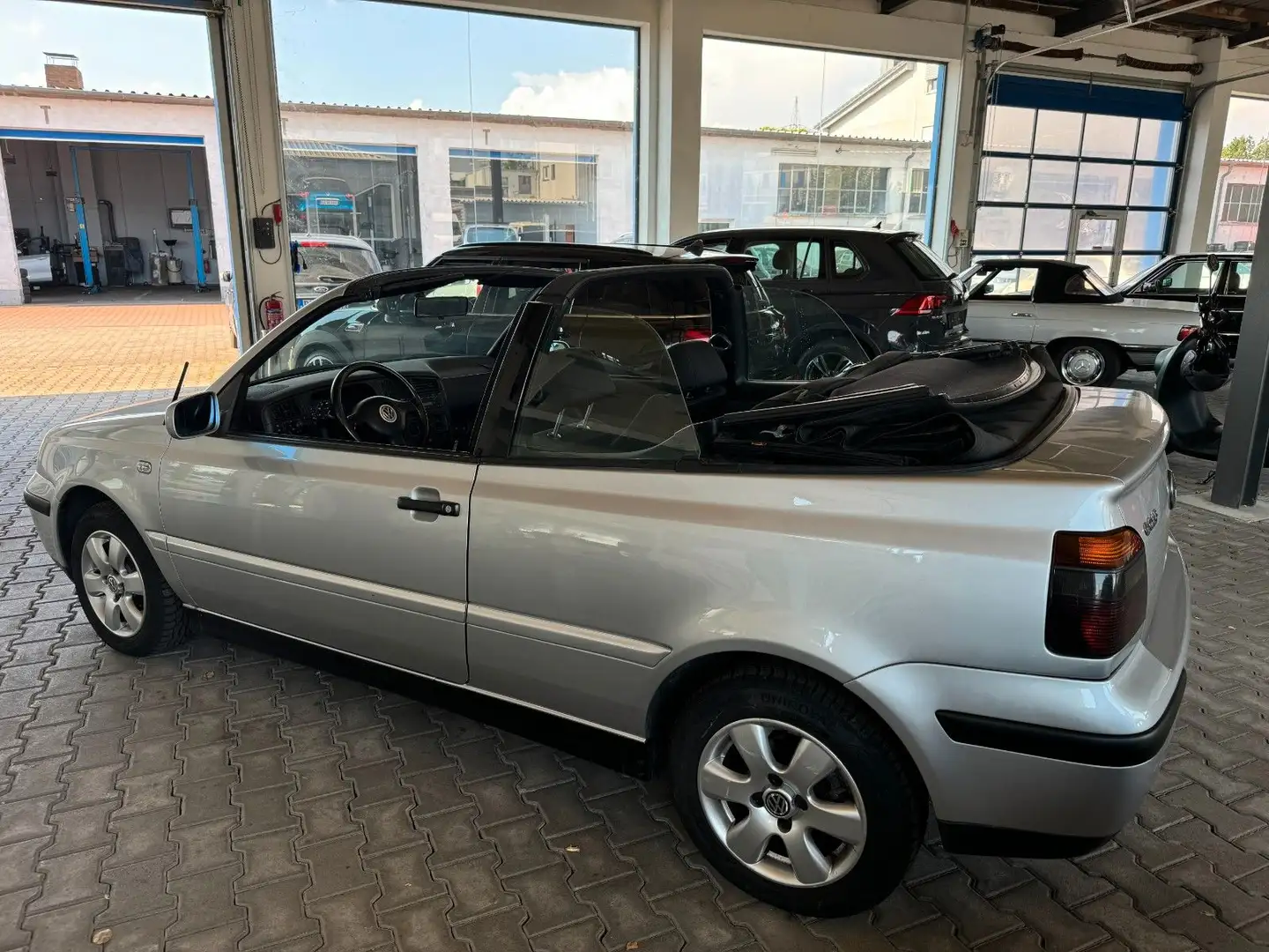 Volkswagen Golf 2.0 Comfortline Cabriolet Argintiu - 2