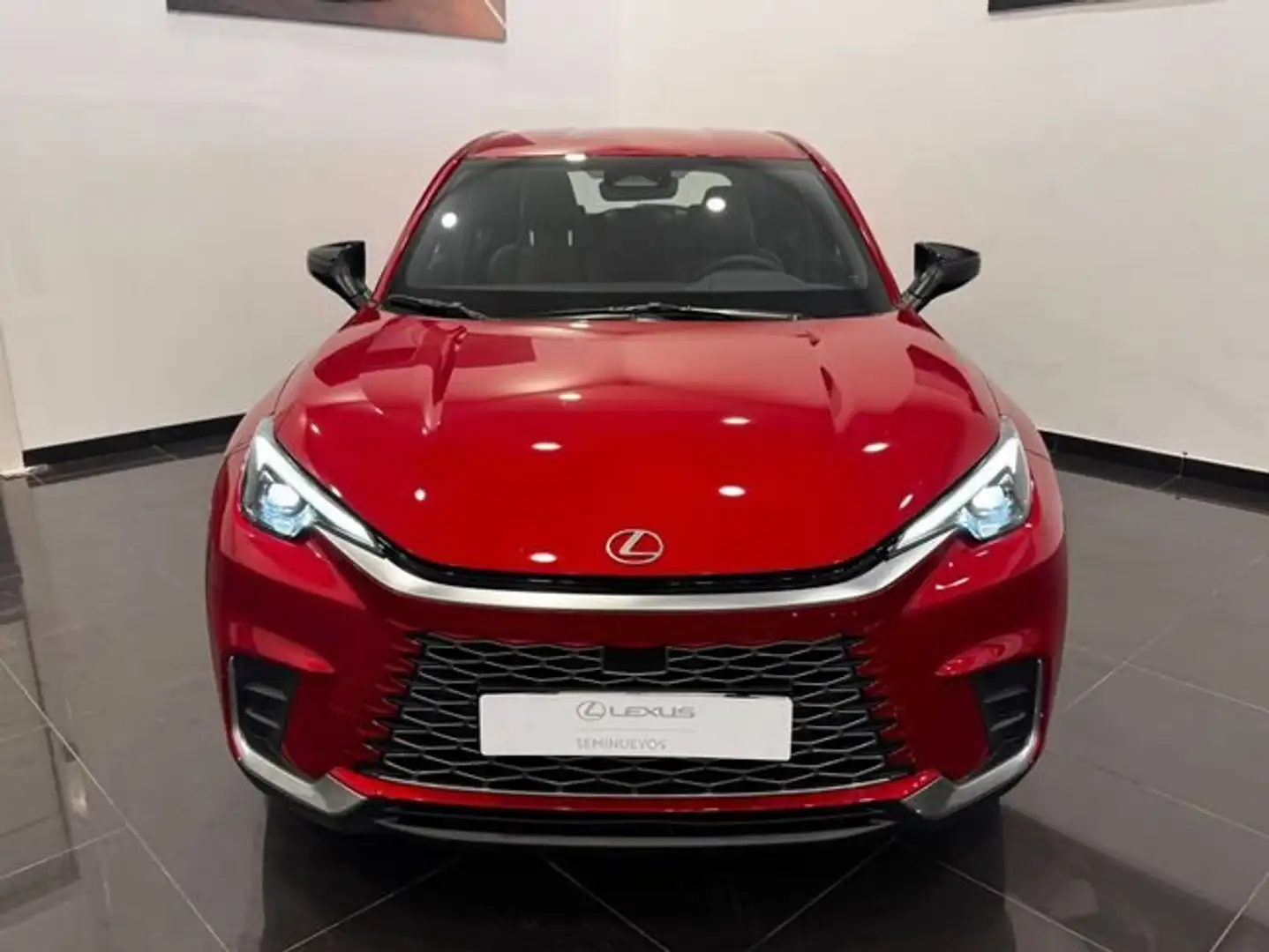 Lexus LBX Elegant+ Rojo - 2