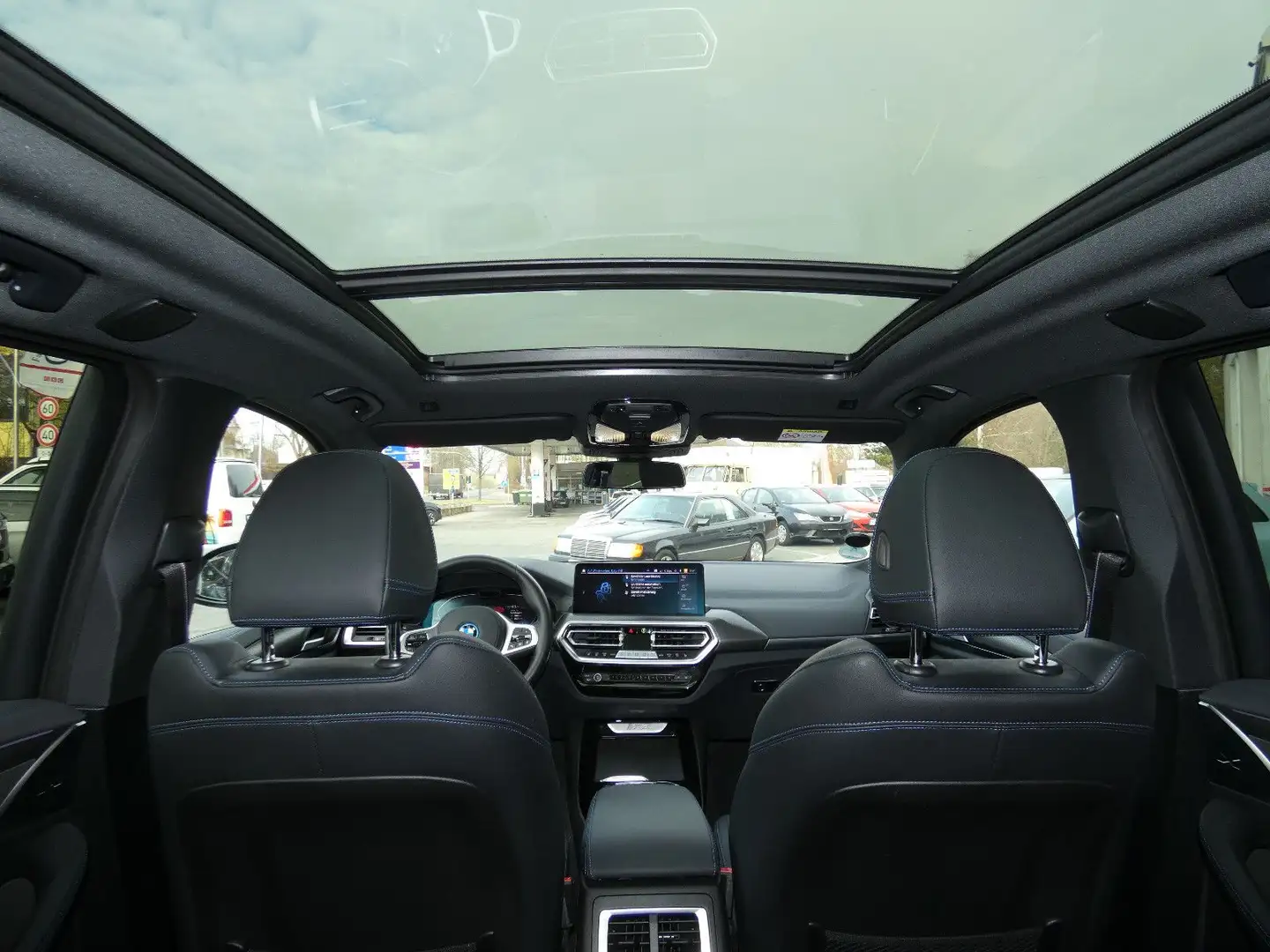 BMW iX3 M-Sport Impressive Panorama HeadUp 360° VOLL Schwarz - 2