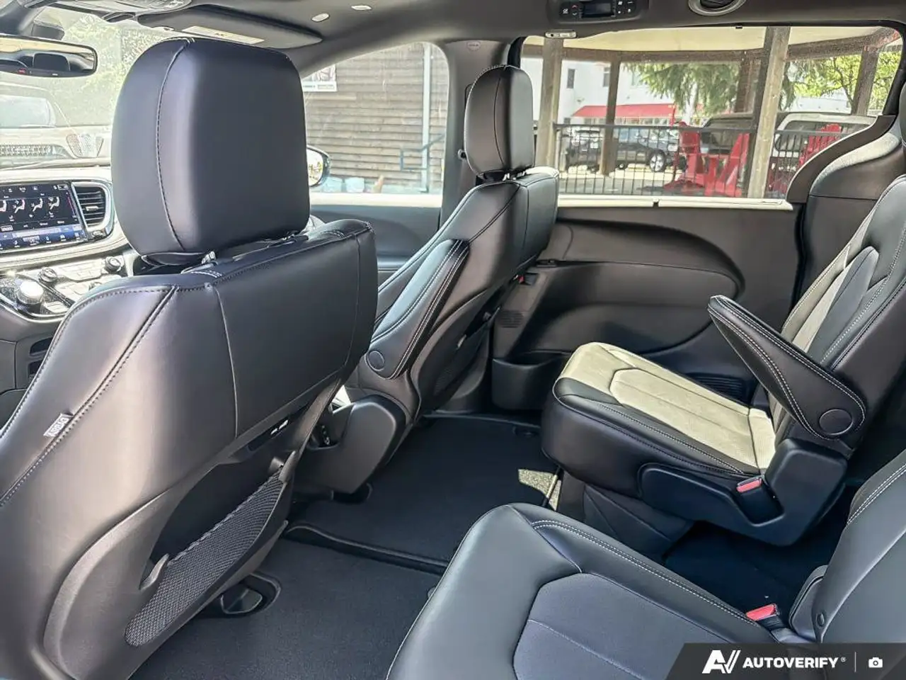 Chrysler Pacifica снимка Chrysler Pacifica