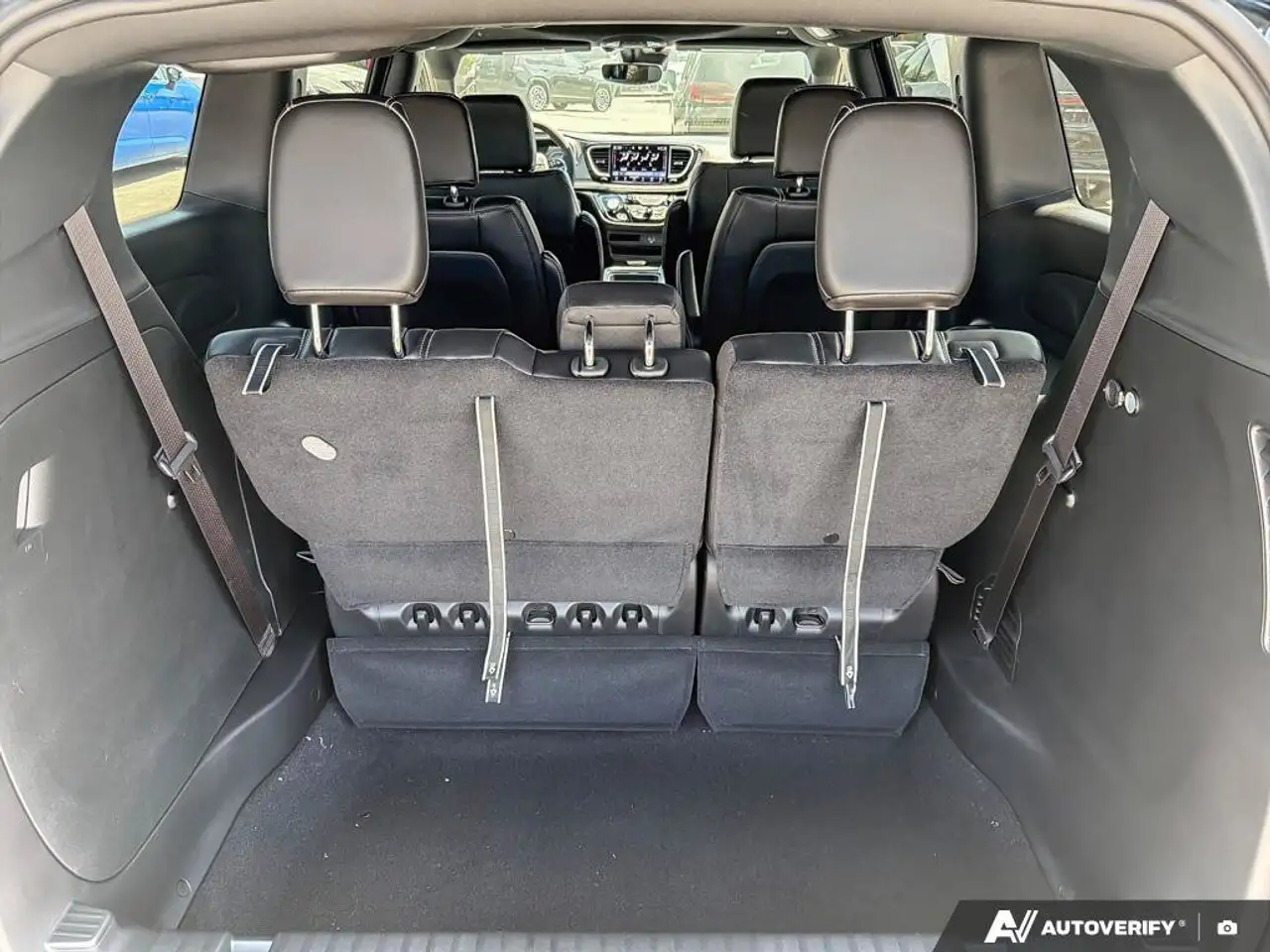 Chrysler Pacifica снимка Chrysler Pacifica