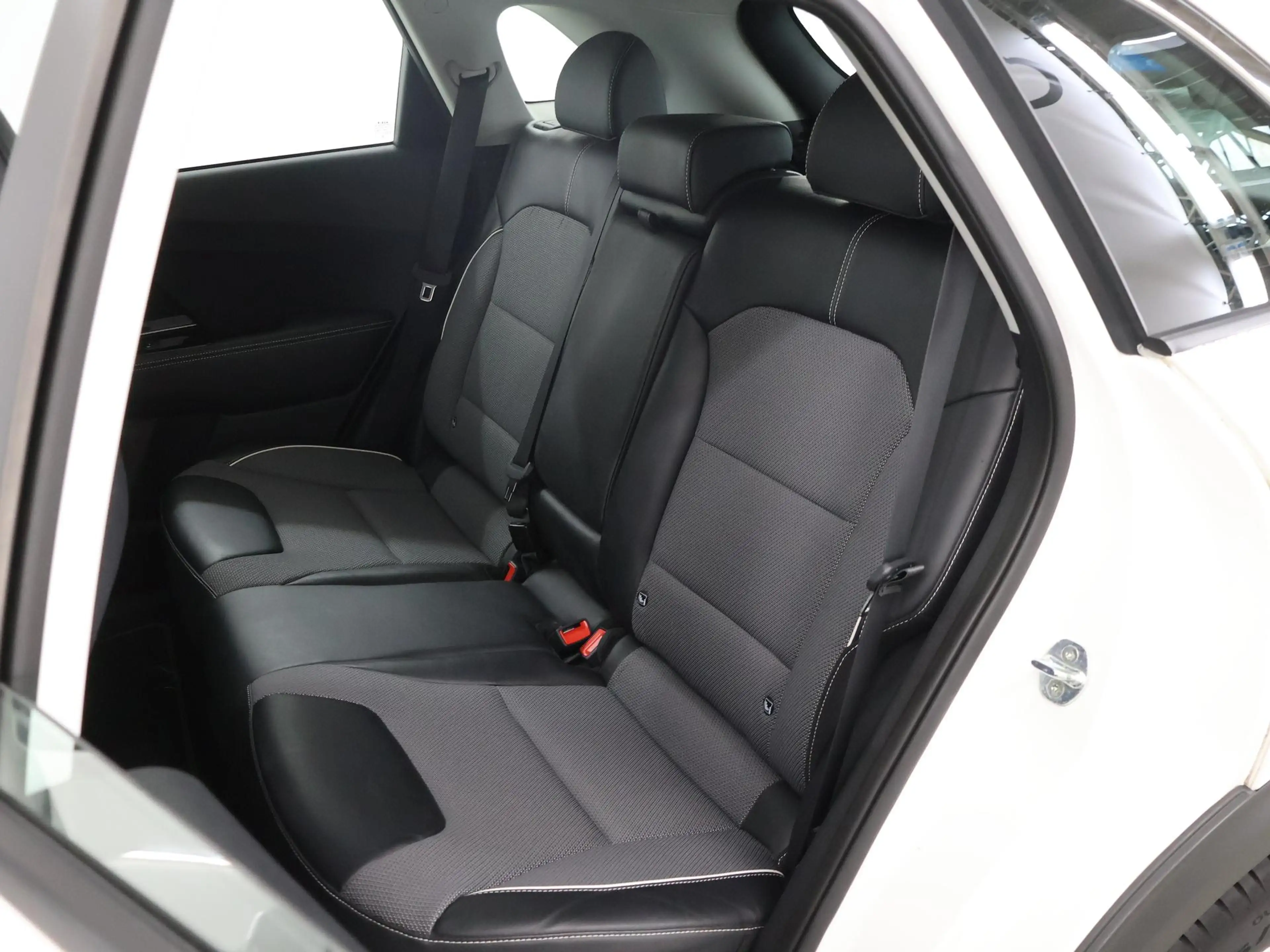 Kia e-Niro DynamicLine 64 kWh | Navigatie | Climate Control | — photo 11