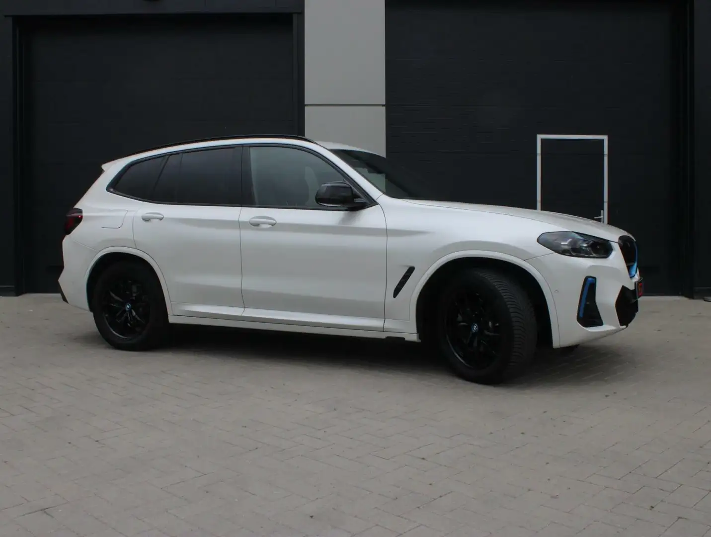 BMW iX3 High Executive 80 kWh Leder|Head up|Pano|BOMVOL! Wit - 1