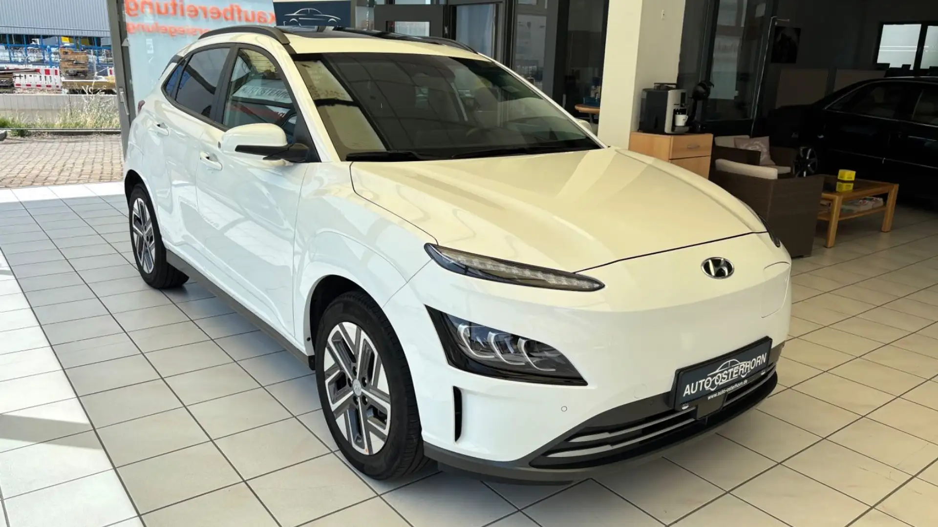 Hyundai KONA Trend Elektro / Glas Schiebe Dach elektr. Weiß - 1