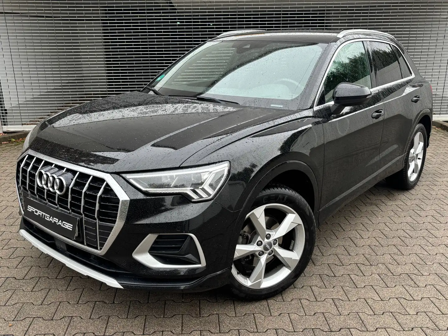 Audi Q3 35 TFSI advanced LED Kamera AHK S-Line DAB 19' Noir - 1