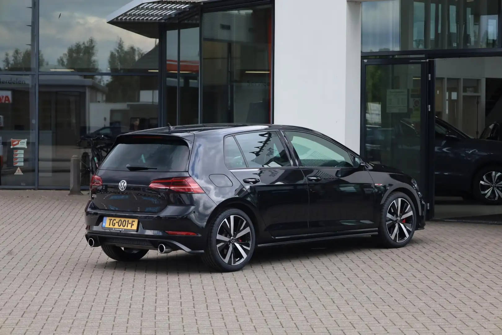 Volkswagen Golf GTI 2.0 TSI 230PK / 169kW DSG, 2e eigenaar door ons on Zwart - 2