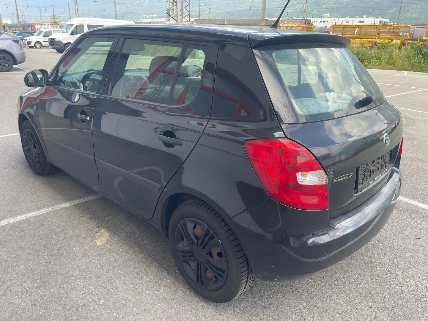 Skoda Fabia Active Noir - 2