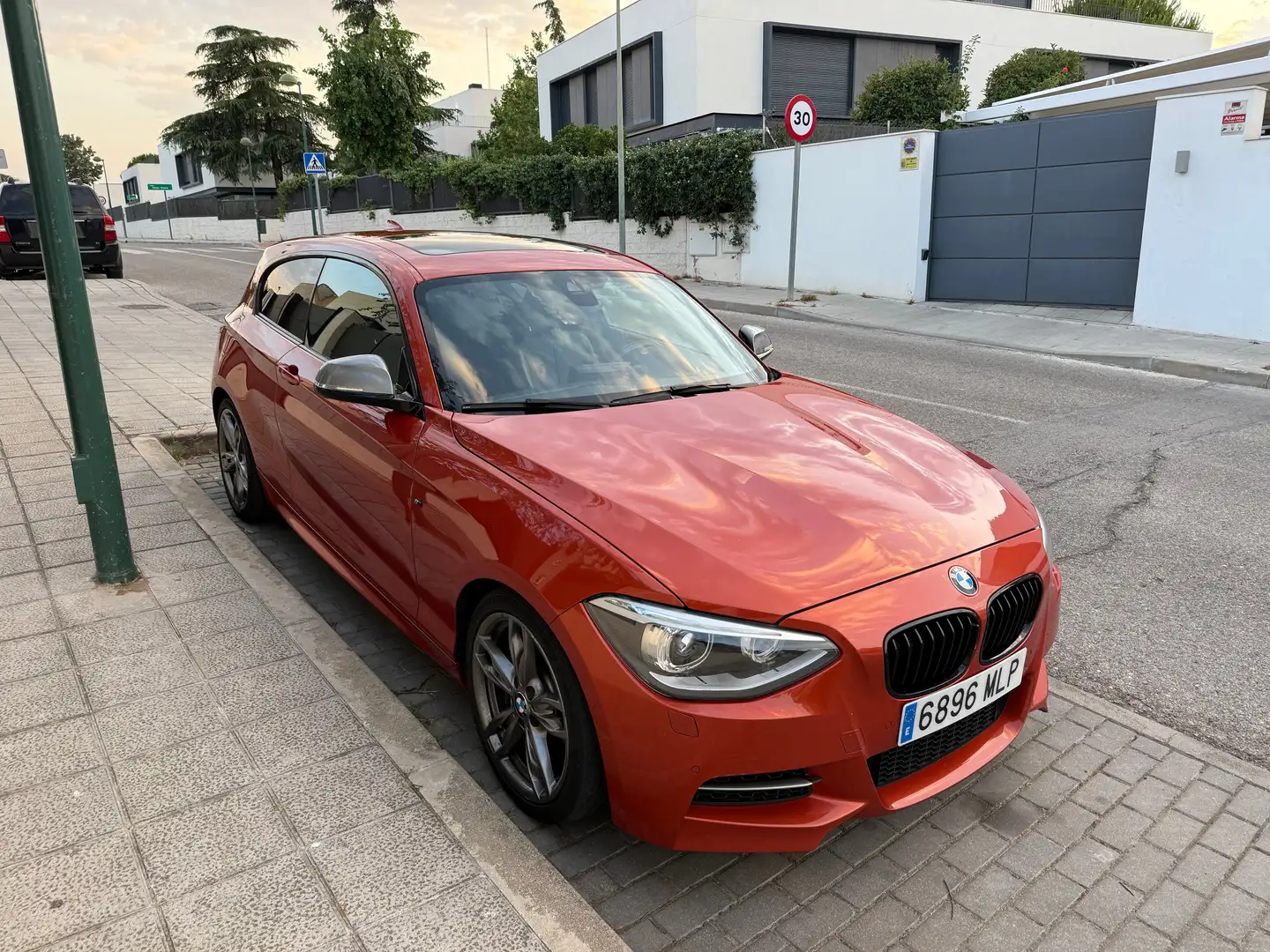 BMW 135 M135i Oranžová - 1