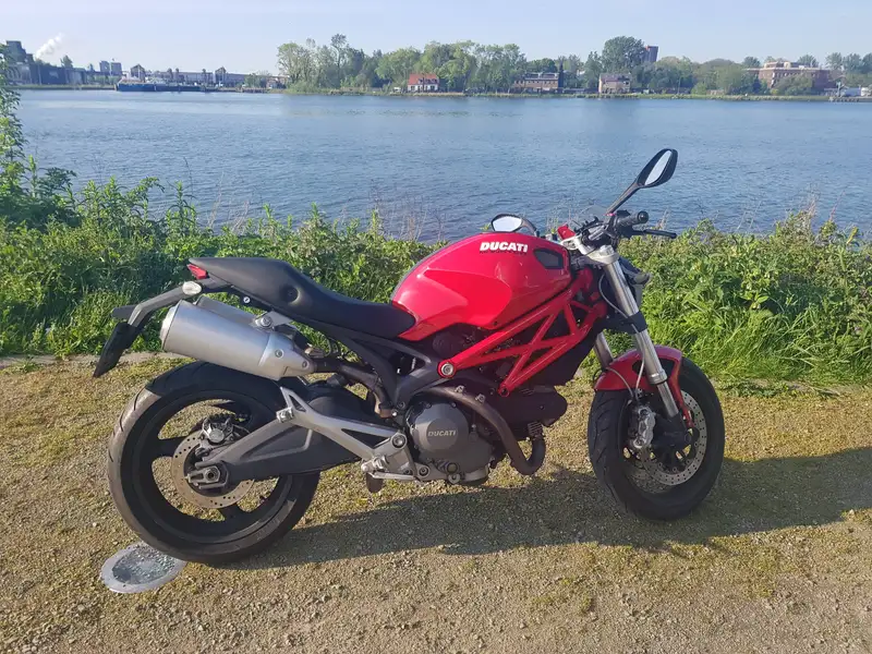 Ducati Monster 937 - foto 4