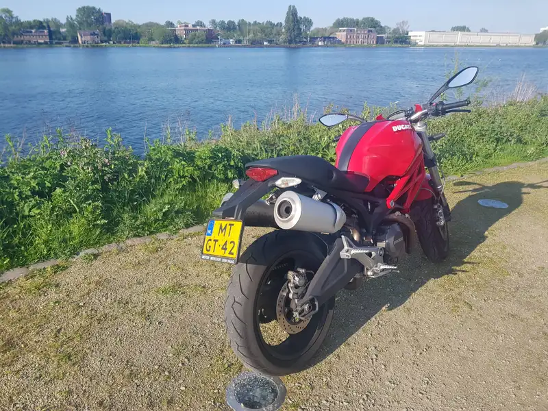 Ducati Monster 937 - foto 2