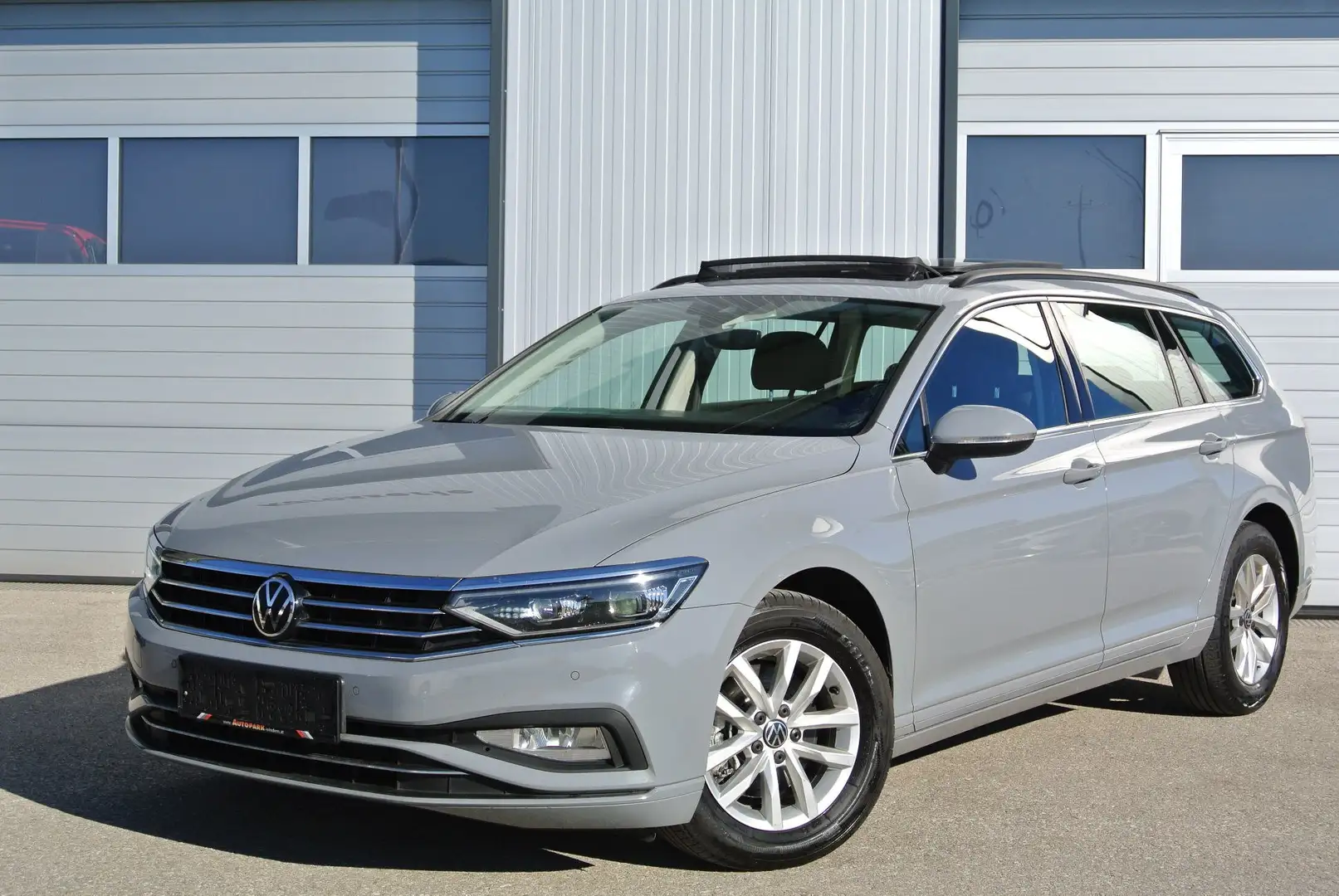 Volkswagen Passat Variant 2,0 TDI Business ** PANO * LED-SW * NAVI * KAMERA Grau - 1