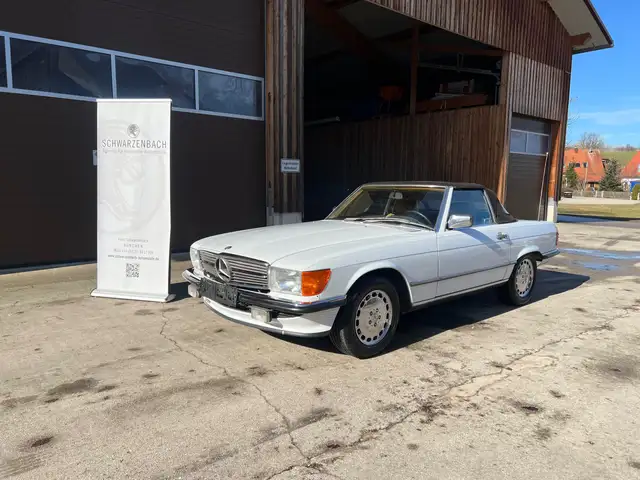 Mercedes-Benz 560 SL